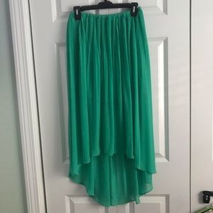 Flowy mid length green skirt